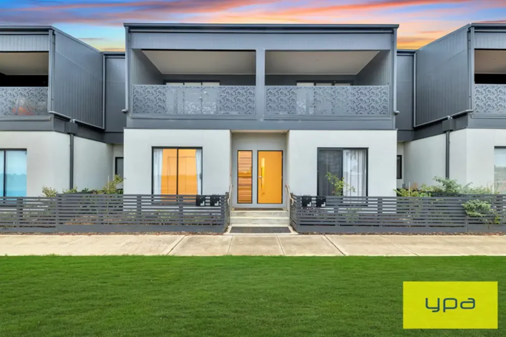 Stylish Modern Living in the Heart of Point Cook!!
