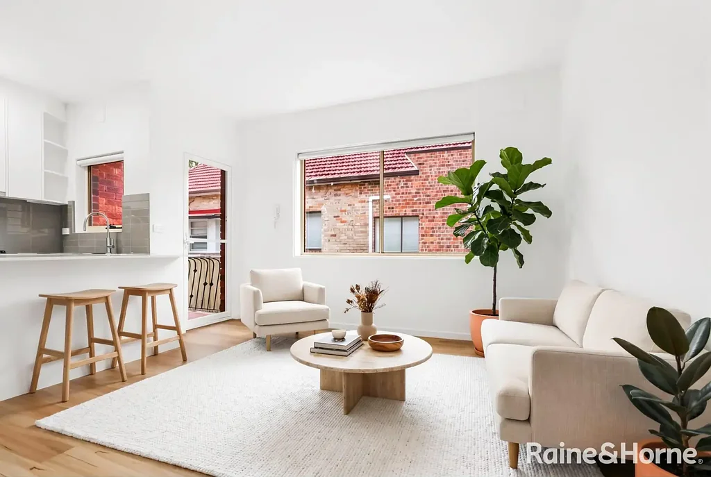 RENOVATED 2 BEDROOM GROUND FLOOR UNIT - DEPOSIT TAKEN