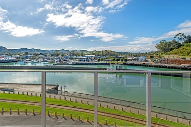 Gisborne 2 Bedroom Waterfront living with city convenience