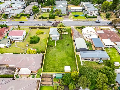 North Richmond 2房 宽敞872.6平米地块 便利生活圈 实用两居室 娱乐后院空间 带顶车棚与露台 靠近学校商店 Character Home on 872.6sqm with Side Access