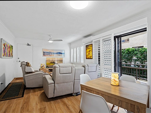 Burleigh Heads 2 Bedroom Beachside & Groundfloor 150m From the Beach !