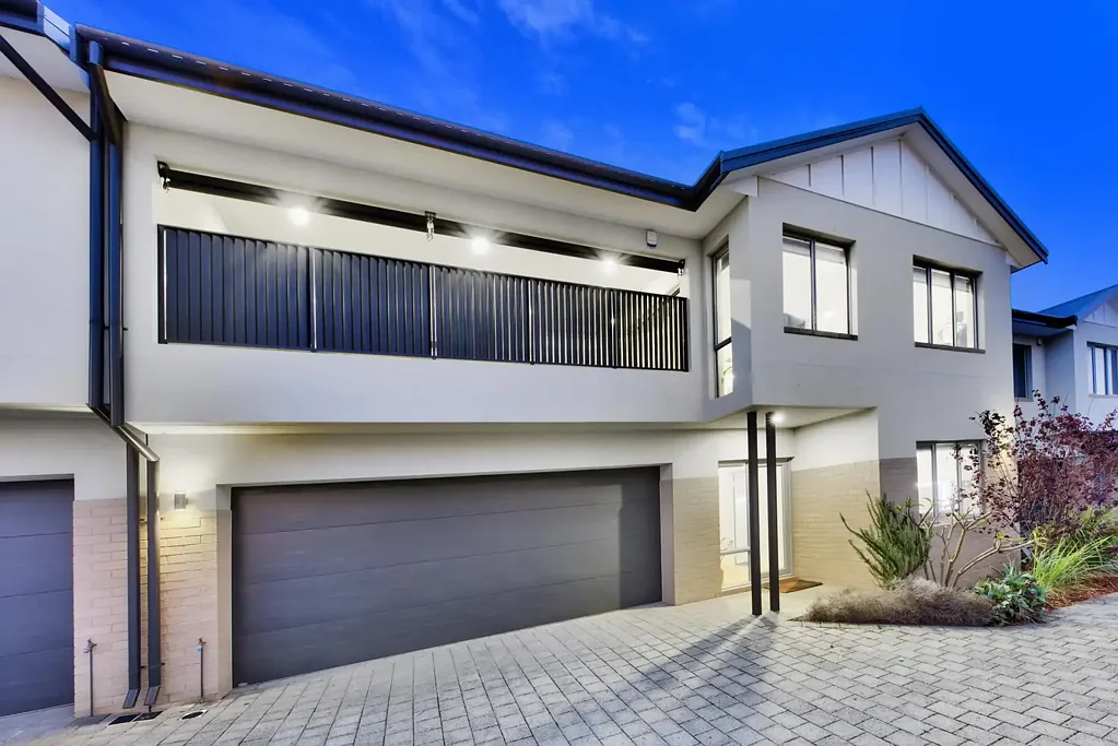 North Perth 3બેડરૂમ MUST SEE - MODERN LUXURY TOWNHOUSE!