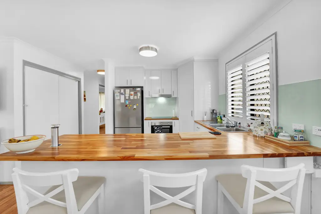 Bethania 2chambre Downsizing at it's best!  Renovated and Ready to Move in. Located in an Over 50's Lifestyle Living Complex.