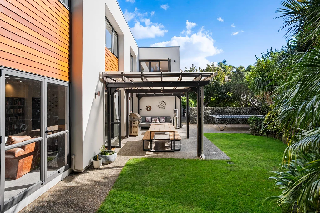 Mount Eden 4Moenga Enquiries Over $1,900,000 - Offers By Thursday!