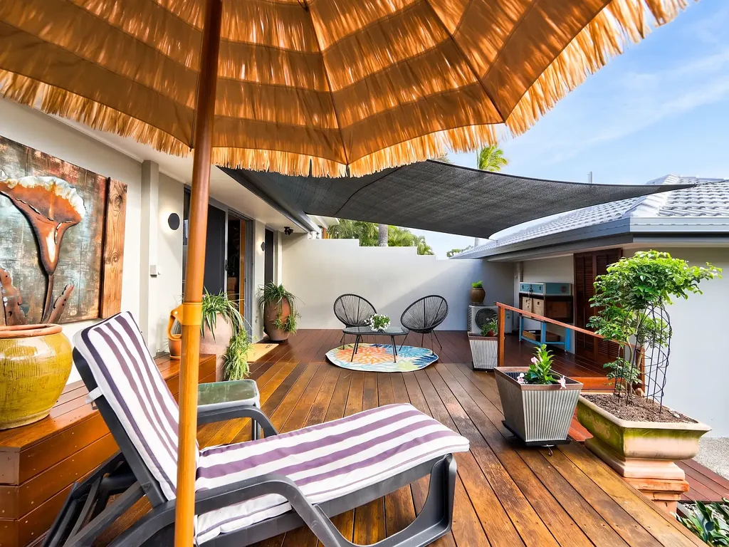 Burleigh Waters 2ਬੈੱਡਰੂਮ A BOHO CHIC DUPLEX WITH A FANTASTIC FEEL, AN ABUNDANCE OF OPTIONS AND POSITION LIKE FEW OTHERS