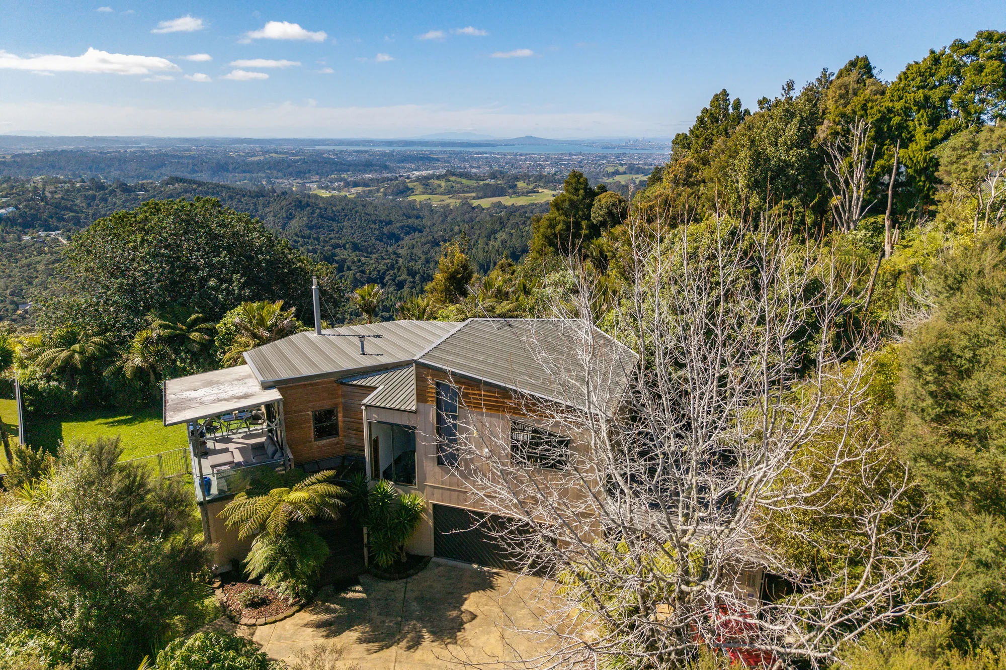 Swanson 4chambre Super-Sized Home with Iconic Views