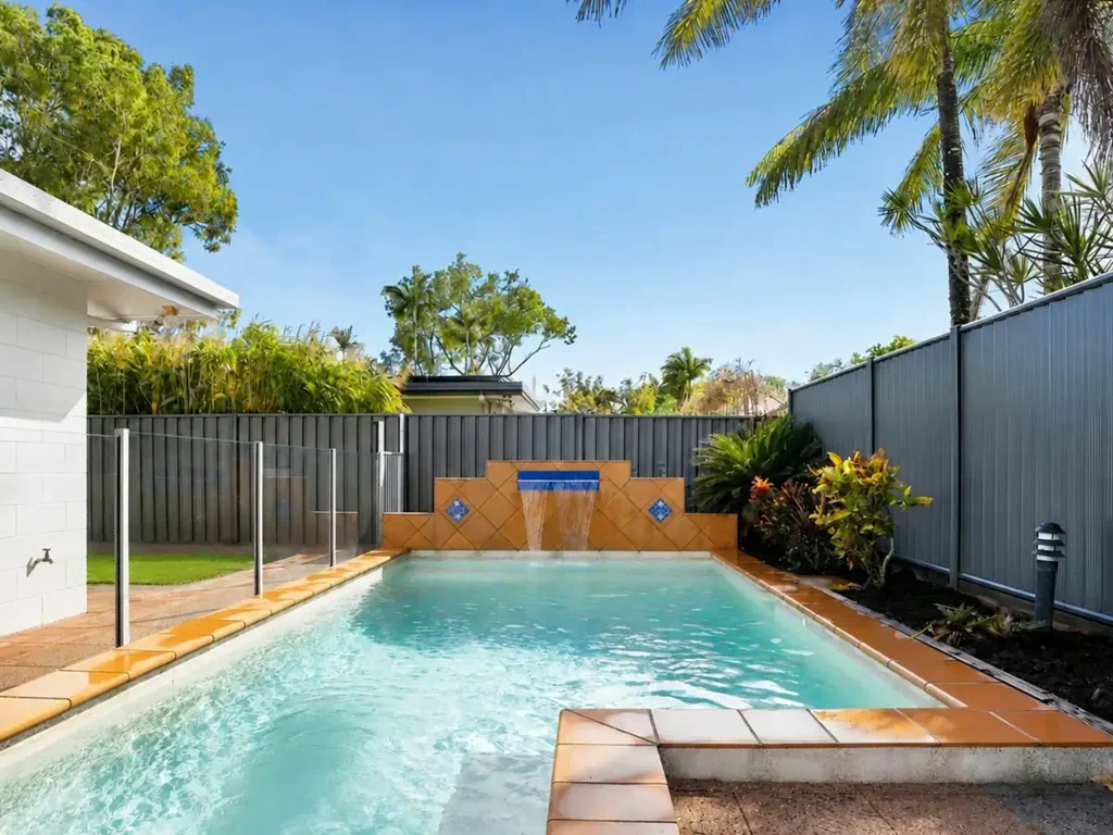 Holloways Beach 5ห้องนอน Two Homes. Endless Possibilities.