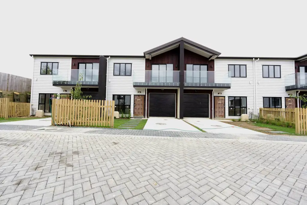 Albany 3 Bedroom Rangi Zone + Next Door to Primary School