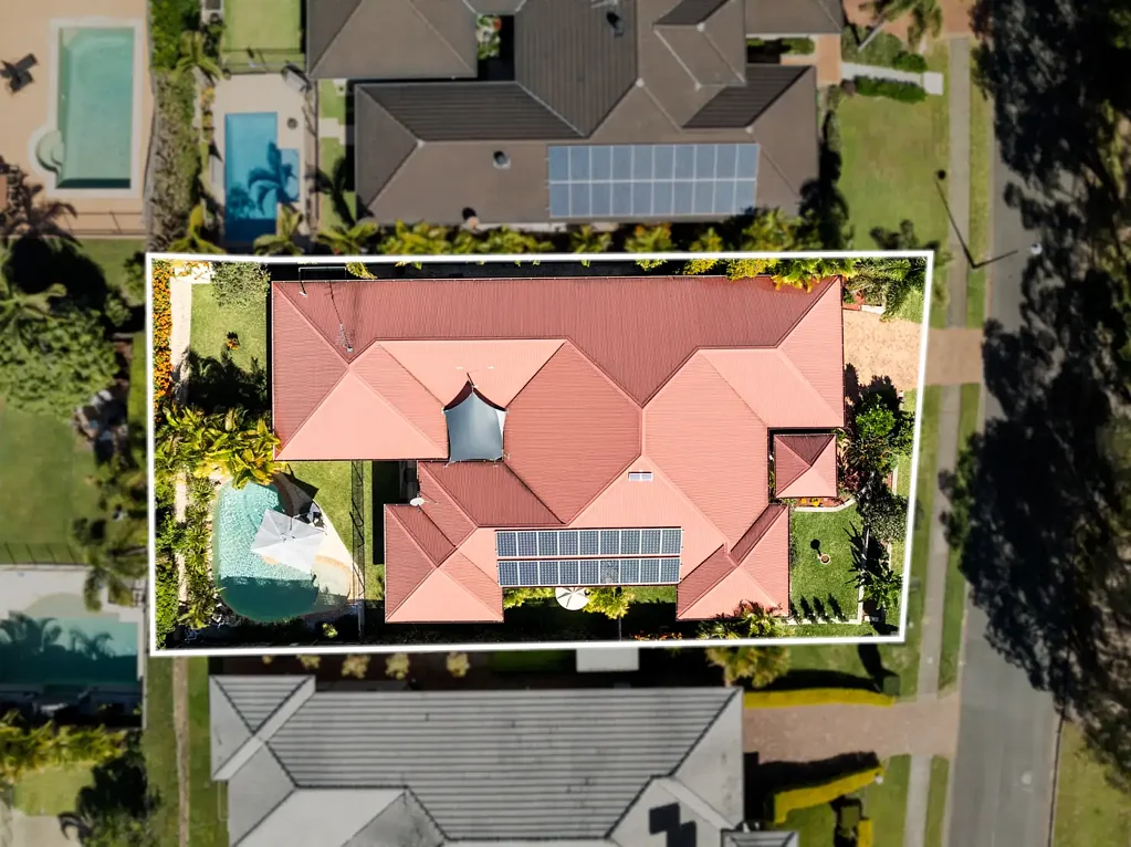 North Lakes 5 Bedroom Tranquil Family Living with Pool, Solar & Atrium in Crestwood Estate