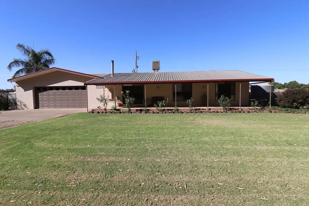 Cohuna 4 Bedroom POSITIONED OPPOSITE THE COHUNA SKI RUN & BOAT RAMP IN SOUGHT AFTER LOCATION!