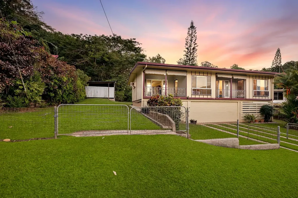 Whitfield 3房  Elevated Character & Space on 1,100m² in Exclusive Hillview Crescent