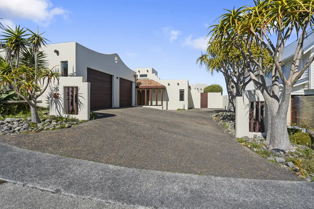 Island Bay 5कमरा Spacious Single Level Living with Sea Views