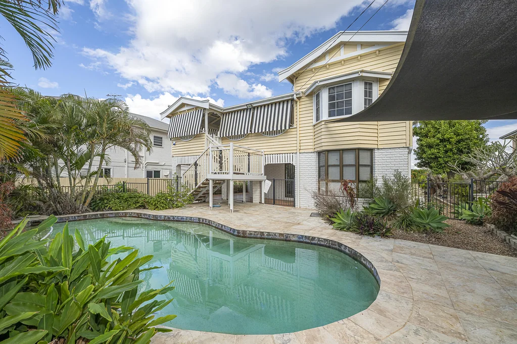 Hendra 3房 Hendra 黄金地段 - 两块地，已获拆除批准！ Prime Hendra Position- Two Lots with Demolition Approval!