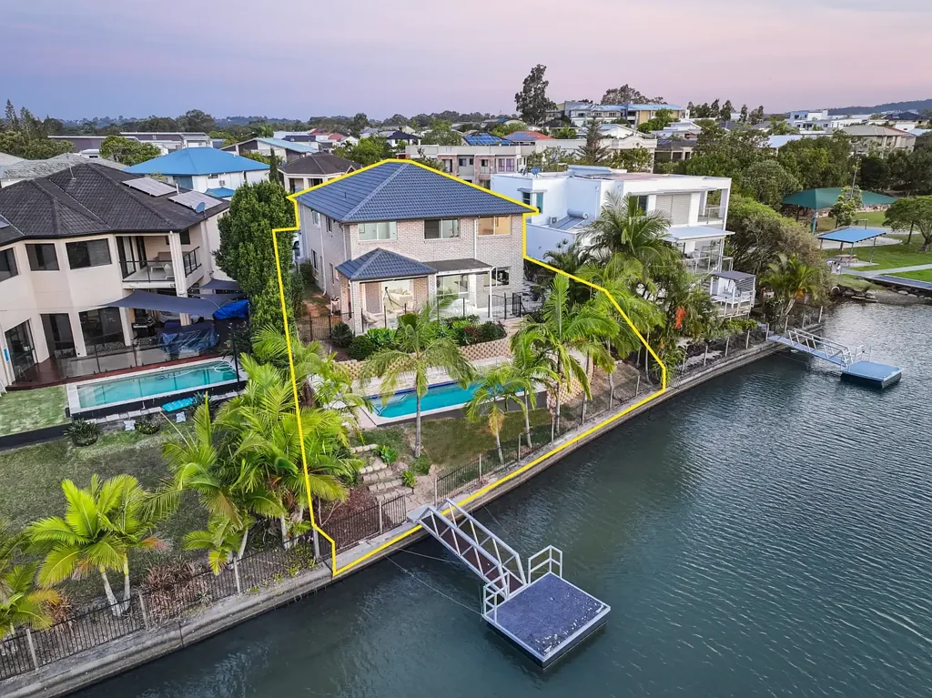 Varsity Lakes 5房  SPACIOUS WATERFRONT LIVING ON AZZURRA ISLAND