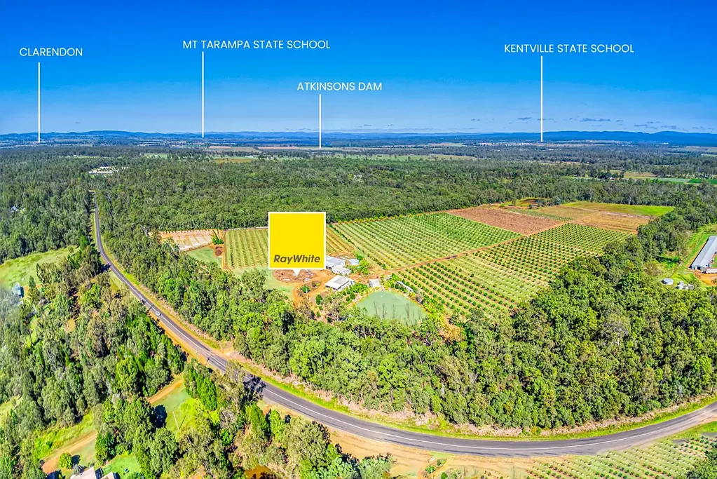 Coominya 3部屋 SERIOUS MONEY BUT NON-SOPHISTICATED FRUIT FARM - LAND SIZE: 16.19HA (40 acres)