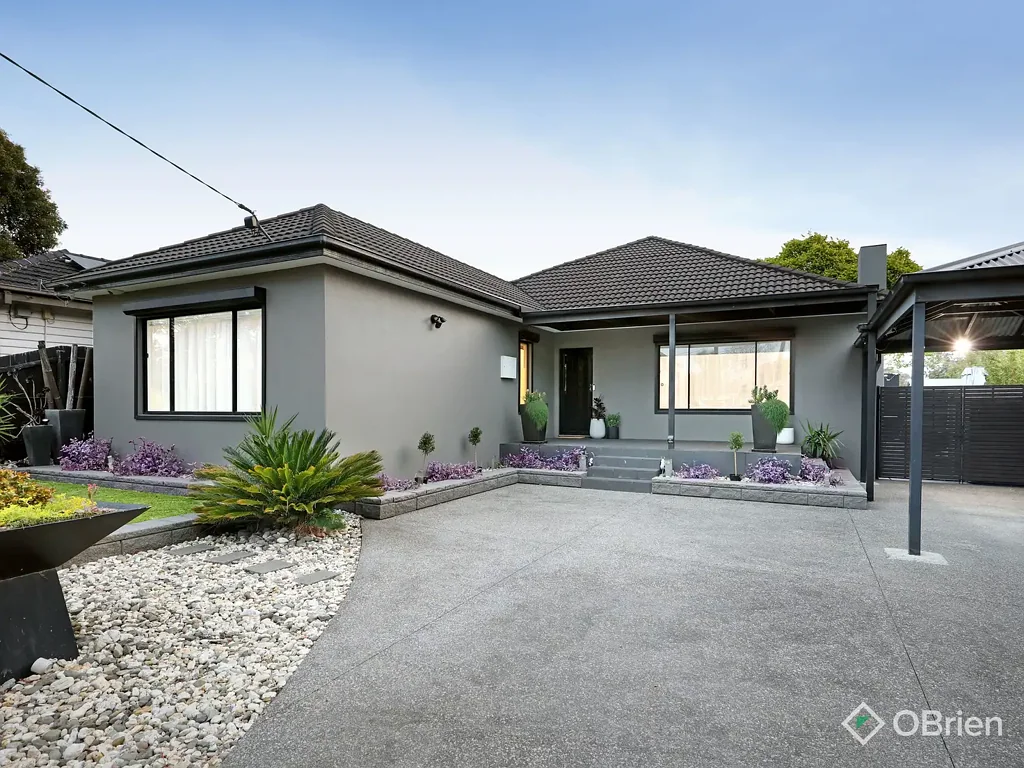 Oakleigh South 4 Slaapkamer Stylish In-Zone Entertainer with More Outdoors