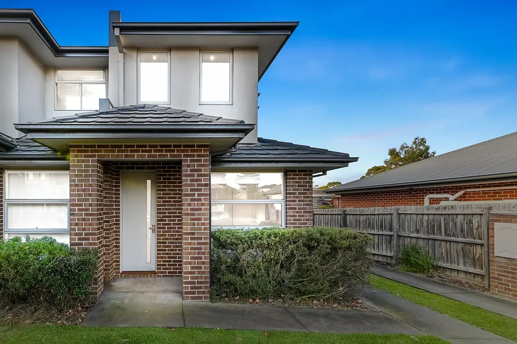 Oakleigh East 4ห้องนอน Prime Oakleigh East Location · An Ideal Home of Comfort and Ease