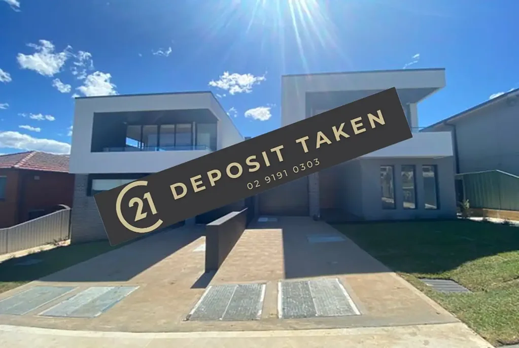 Enjoy Executive living in this 2 storey house!!