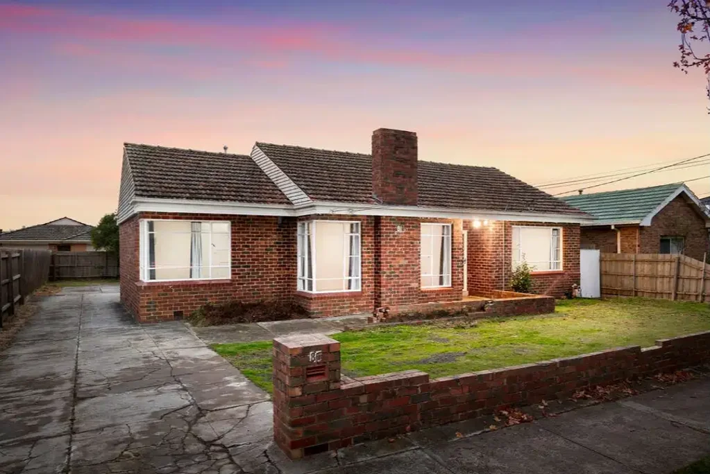 Charming Home! Comfort, Space & Central Dandenong Location!