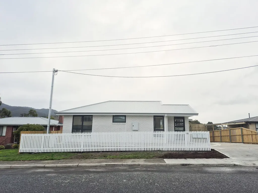 Brand new unit in convenient location!