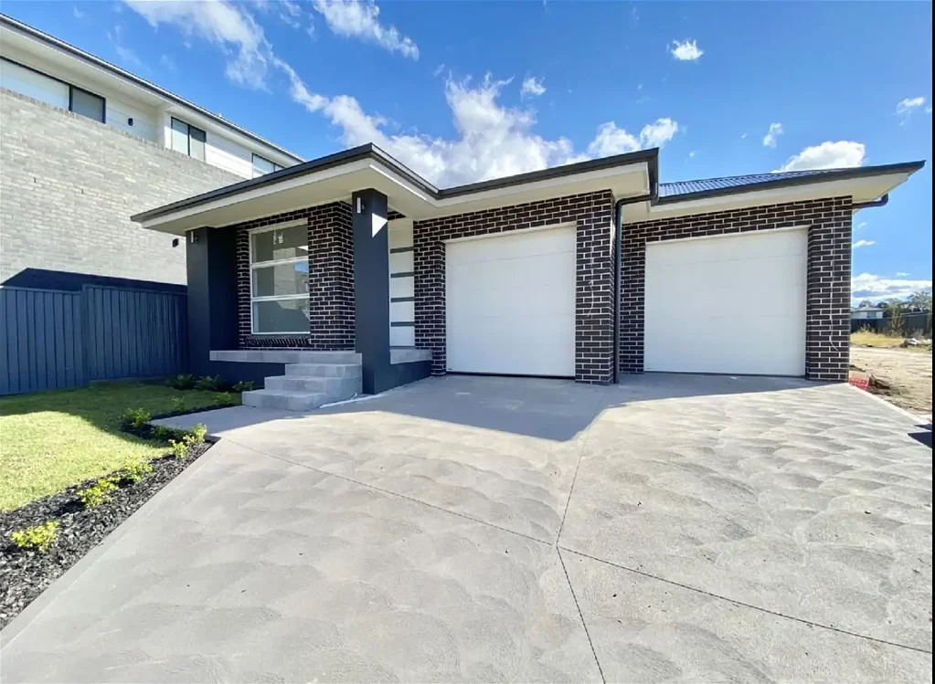 LIKE NEW GRANNY FLAT!