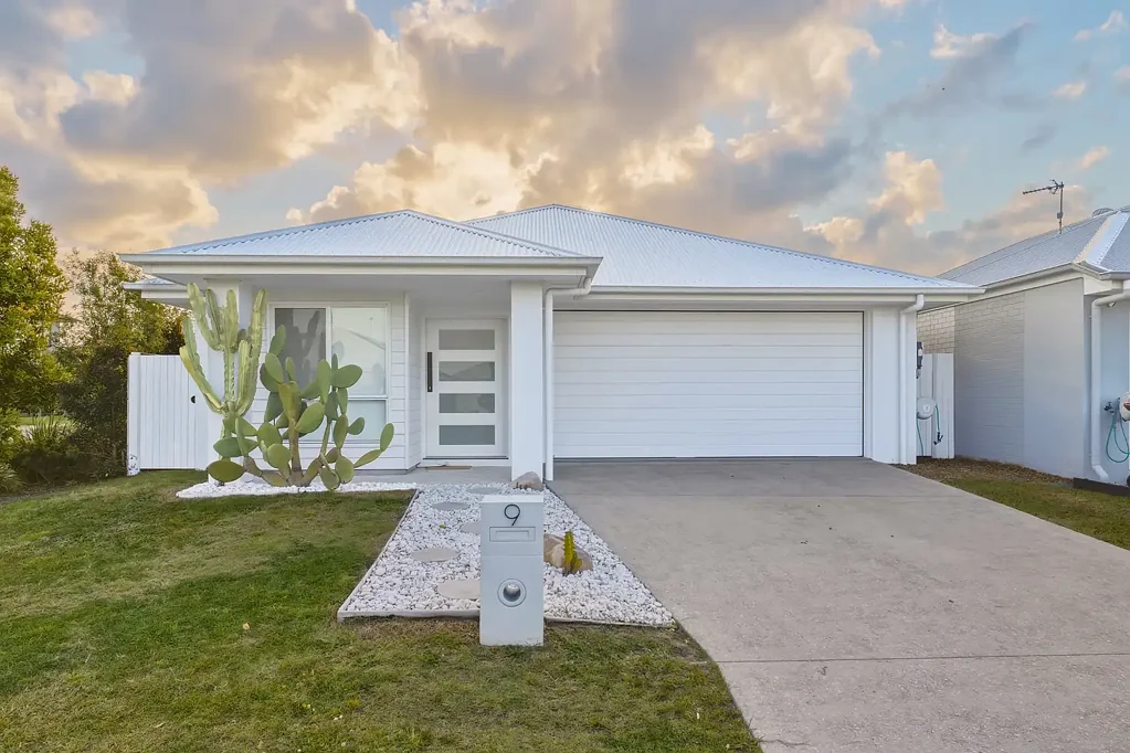 Palmview 3Zimmer Corner Block Living Tucked Away in One of Harmony's Most Desirable Streets