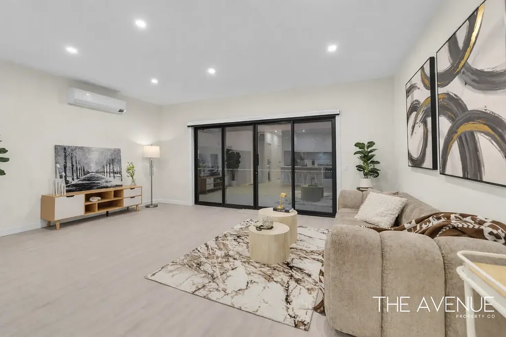 Stylish Parkside Residence in Prime Clyde Location