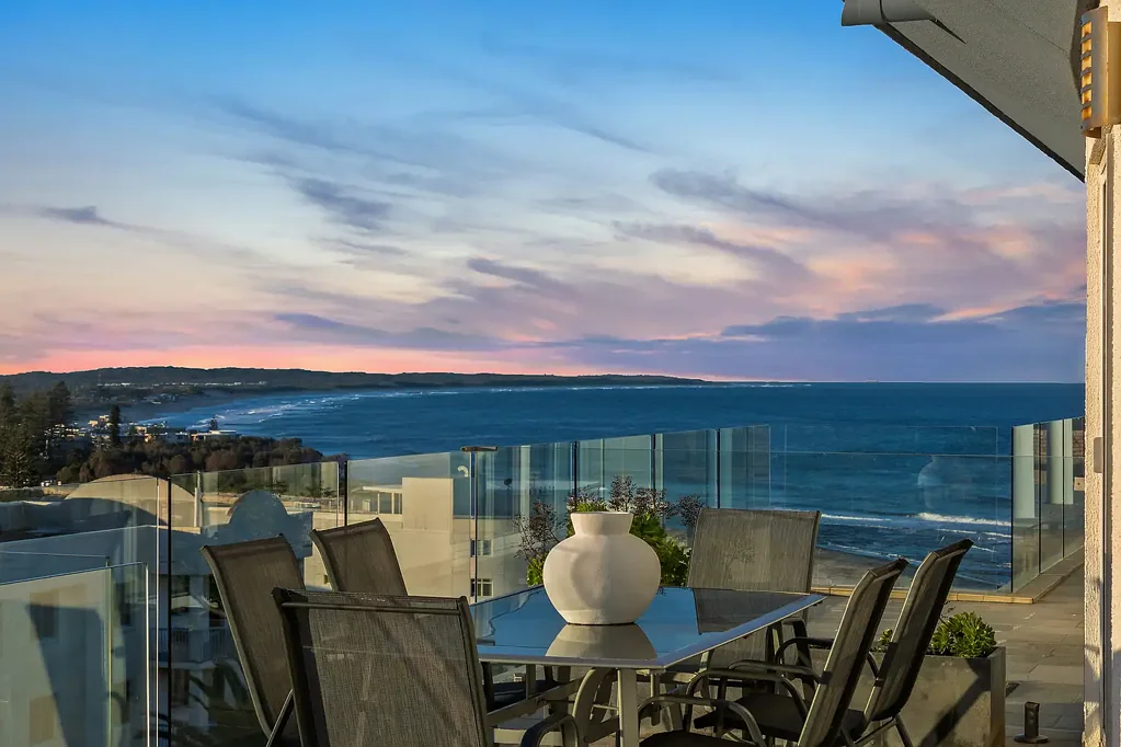 The Entrance 4 Bedroom 361sqm four bedroom penthouse with sweeping ocean and lake views