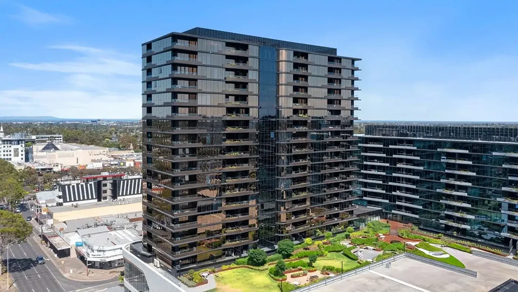 Glen Waverley 2房 现代装修公寓 优质电器设备 开放式布局 私人阳台 安全建筑 近The Glen中心 步行至车站 学区房优选 Contemporary Apartment Living in the Heart of Glen Waverley