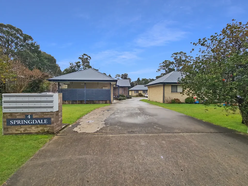 Two bedroom unit - Walk to town