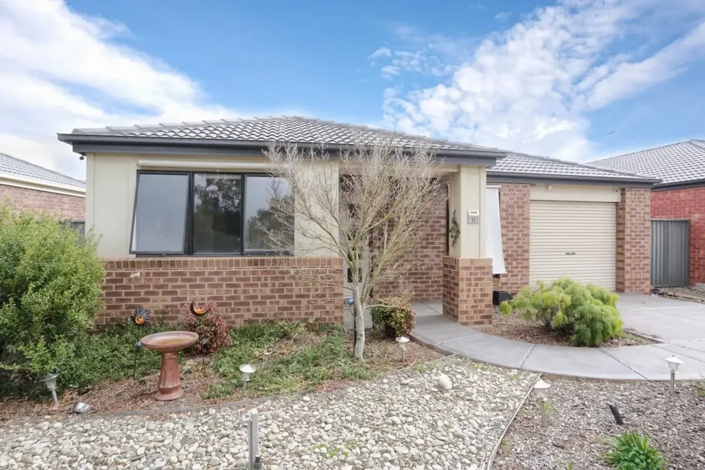 Family Home with Park Views!