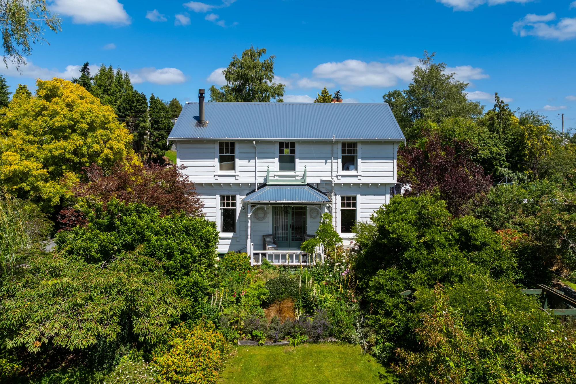 Lawrence 4房  Storybook home. Fairytale garden.