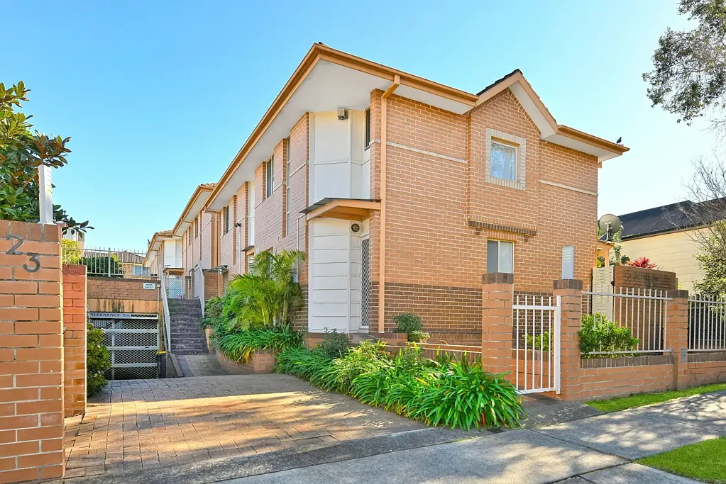 Auburn 3 Bedroom Quiet, Convenient and Packed with Potential!