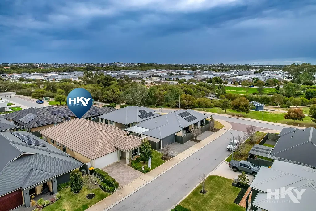 Aveley 4房  CONTEMPORARY COMFORT, PERFECTLY POSITIONED
