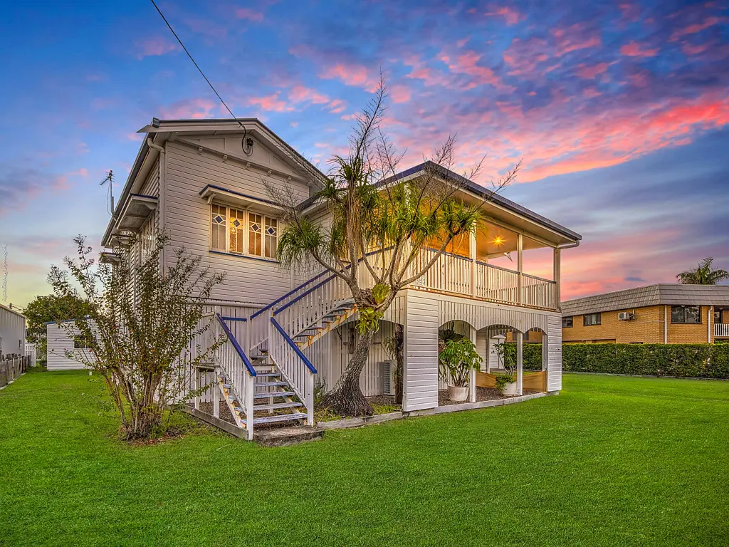Urangan 3 Bedroom Peak of the Golden Triangle!