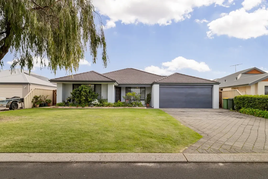 Broadwater 4Moenga Exceptional family living
