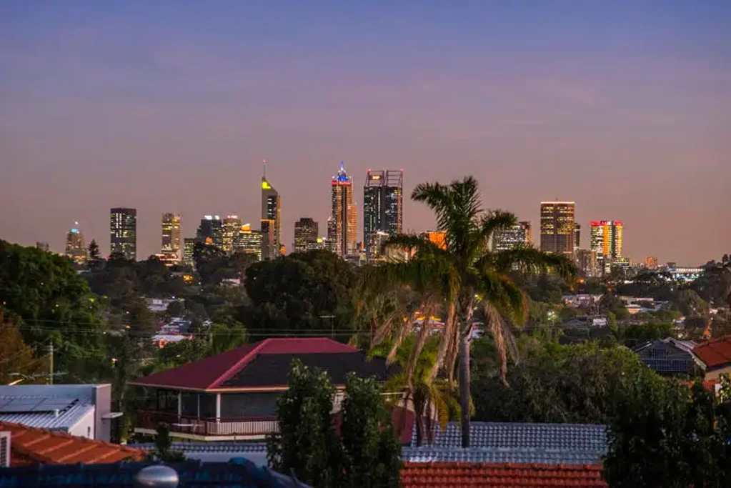 Yokine 3Zimmer EASY CARE LUXURY WITH SWEEPING CITY VIEWS.