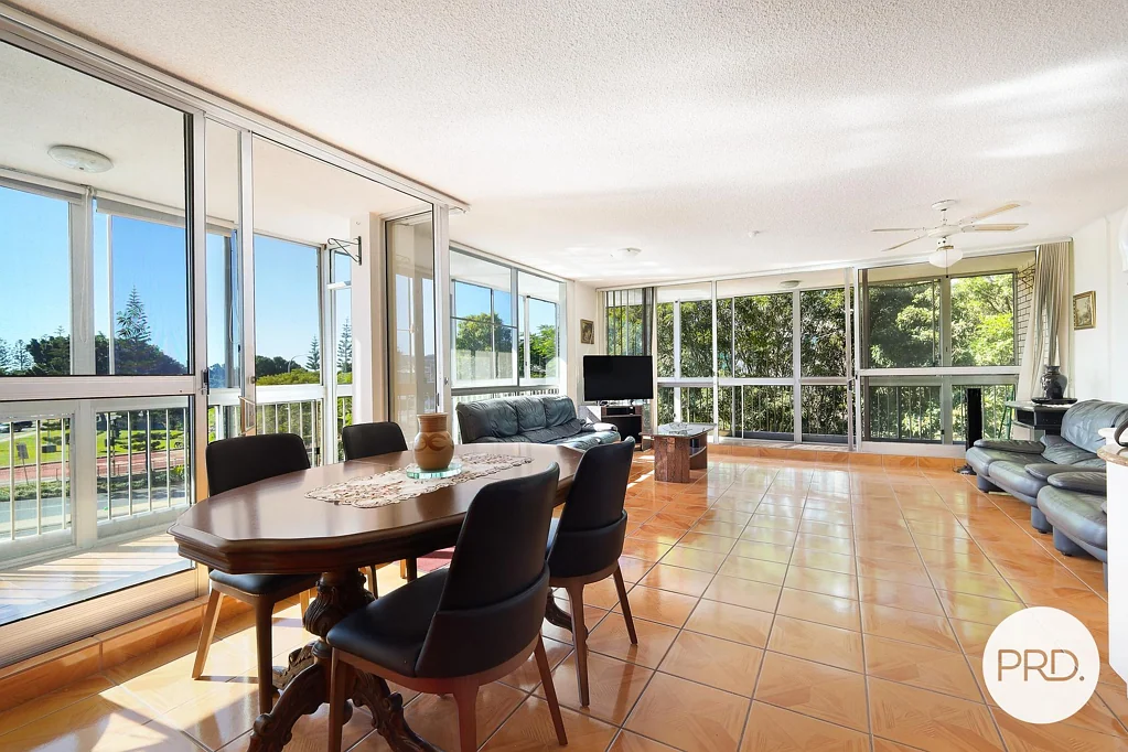 Southport 2房  Under Contract by Donya St Bruno 0410430039