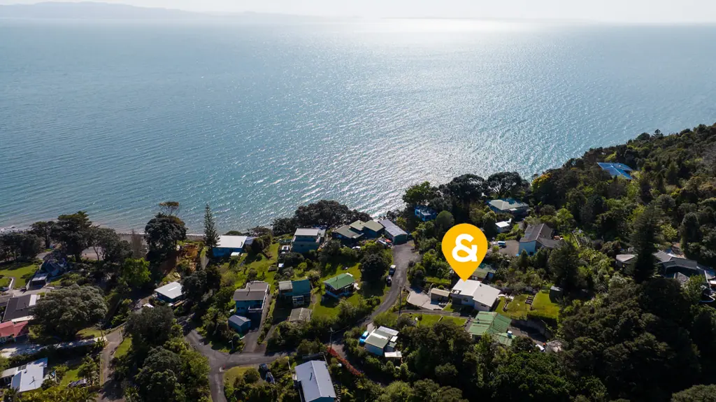 Waiomu 2 Slaapkamer Sea Views. Modern Comfort.