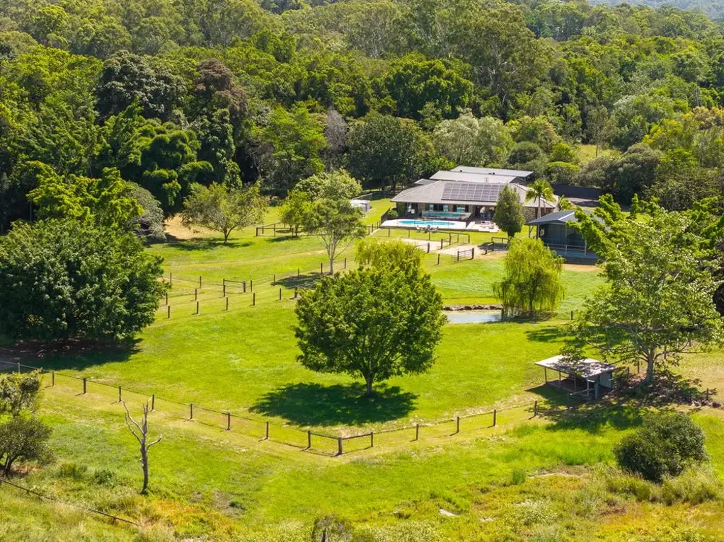 Mooloolah Valley 6房  Space, Separation & Potential: 1.87ha with Dual/Triple Living Options