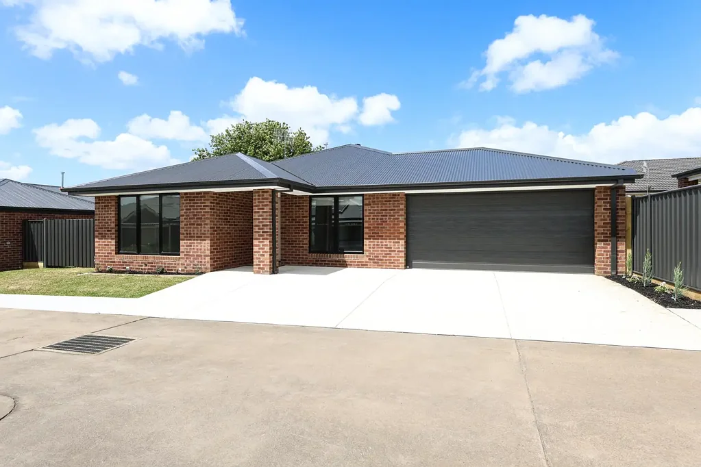 2/64 Curdie Street, Cobden, VIC 3266