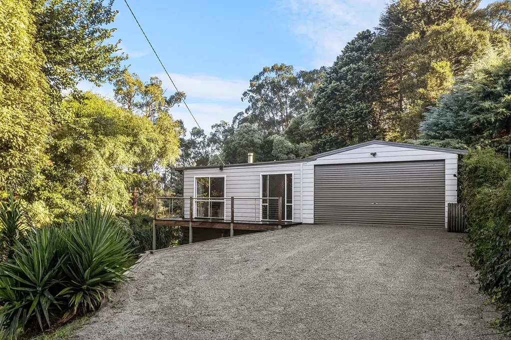 6 Cockatoo Avenue, Cockatoo, VIC 3781