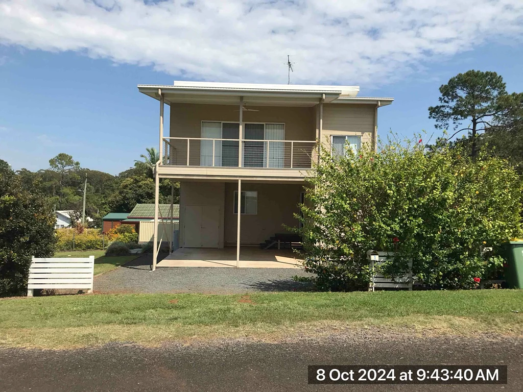 3 Bedroom Home, 2 Kitchen, 2 Bath incl Separate Unit...... G
