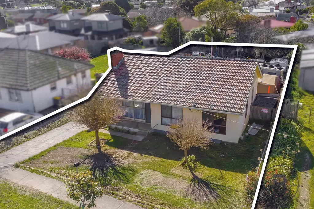 Wendouree 3 Bedroom DEVELOPMENT POTENTIAL & POSITION IN WENDOUREE, 666m2 (approx.) WITH PLANS (STCA)