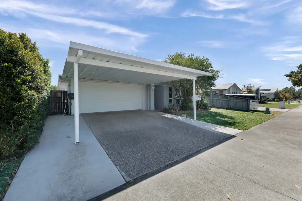 Andergrove 4બેડરૂમ "NOT JUST A HOUSE BUT AN ENTERTAINERS HOME!!!" OFFERS FROM $810,00.00