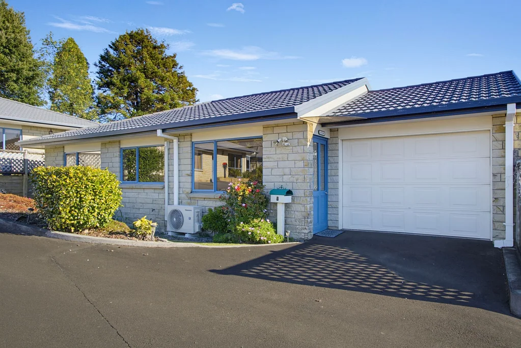 Vogeltown 2房  Secure Easy-Care Living with Bush Outlook