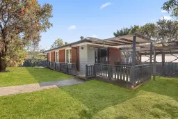 8 Kurrawa Crescent, Koonawarra