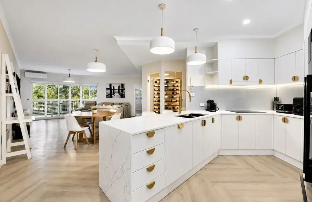 A Rare Find! Stunning Two-Level Residence with Skyline Views & Bespoke Entertaining Bar