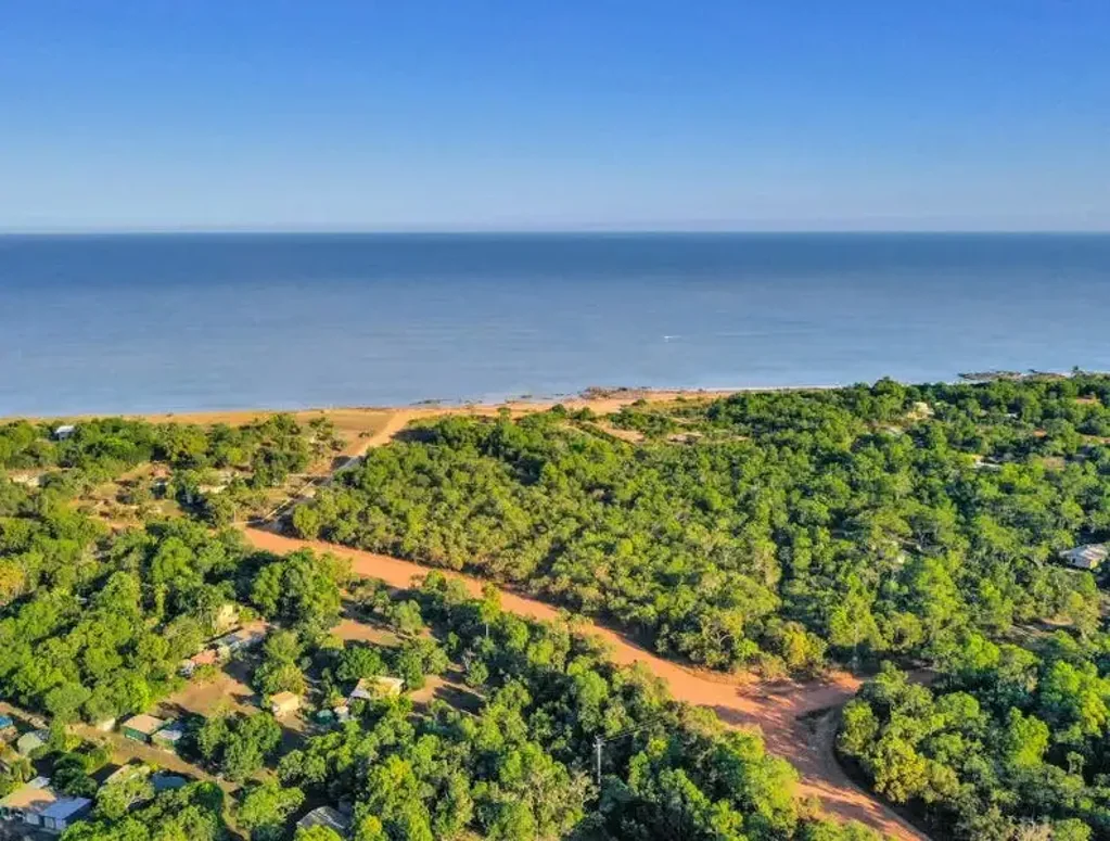 Dundee Beach Over 25 Acres Close to the Coast