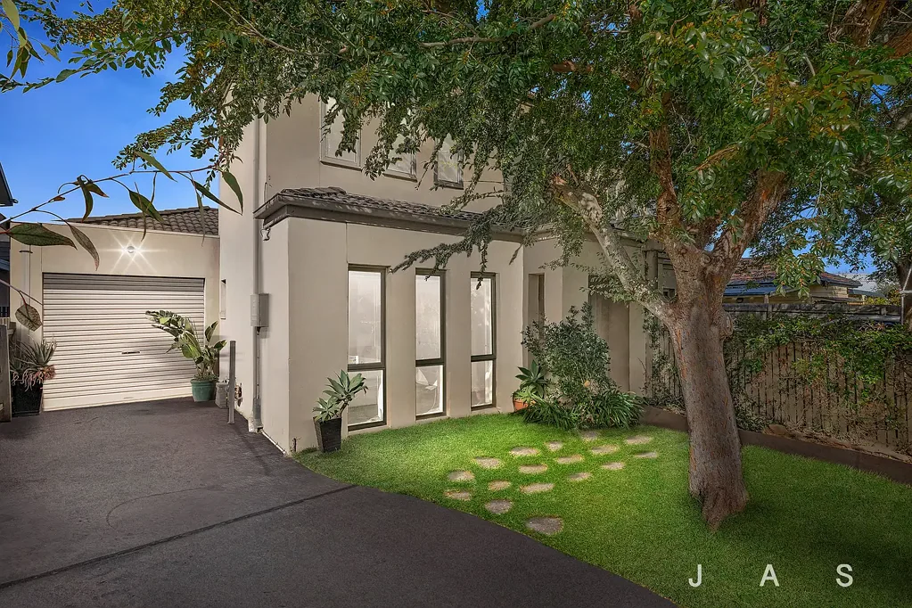 South Kingsville 3房  充满阳光的家庭港湾，隐藏珍宝的生活方式地点  Light-Filled Family Haven, Hidden-Gem Lifestyle Location